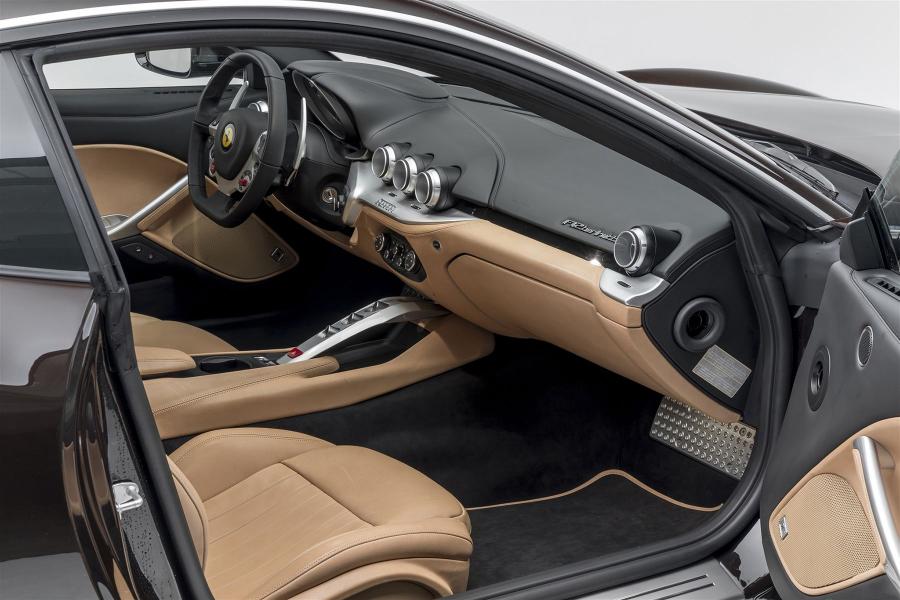 Интерьер Ferrari F12berlinetta The Actor (228828) 2017 года  (фото 6 из 38)